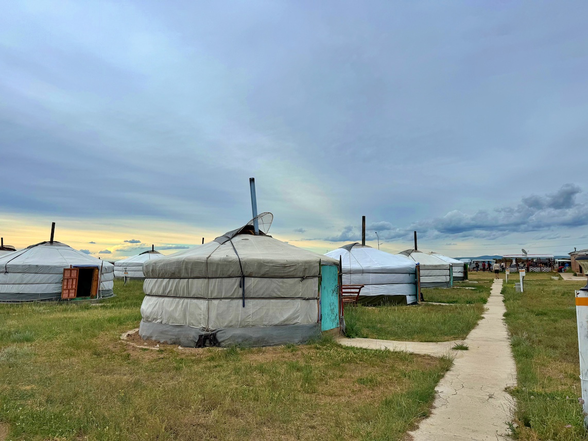 Monkhshuuri Ger Camp 首圖