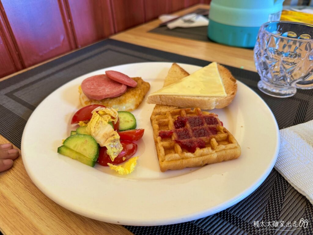 Monkhshuuri Ger Camp